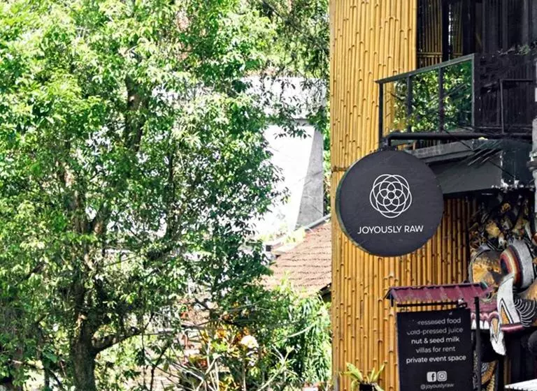 Aamiaismajoitus (B&B) Joyously Raw Villas