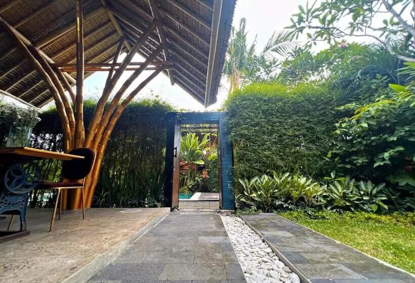 Aamiaismajoitus (B&B) Joyously Raw Villas