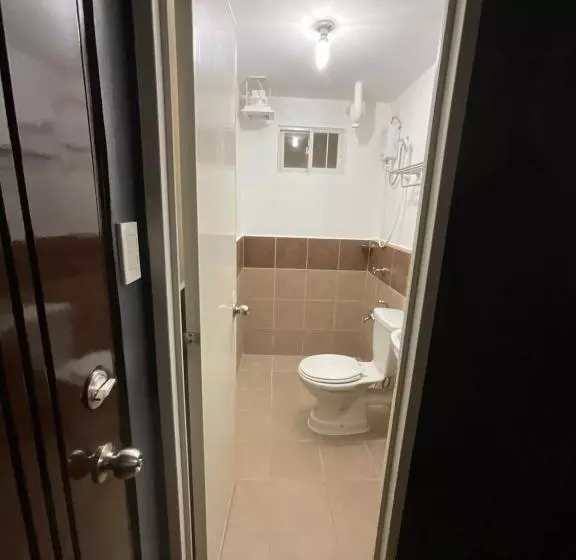 1 Bed 1 Bath Near Airport