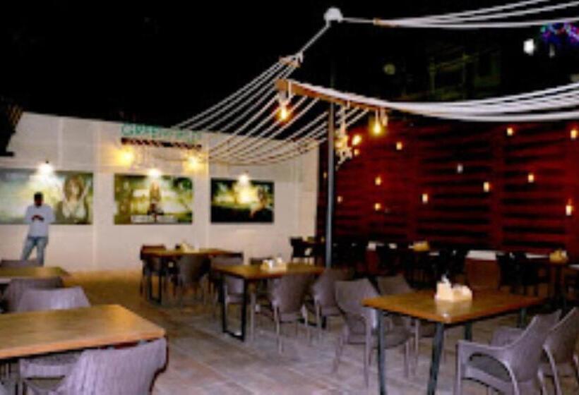 호텔 Green Field, Satara