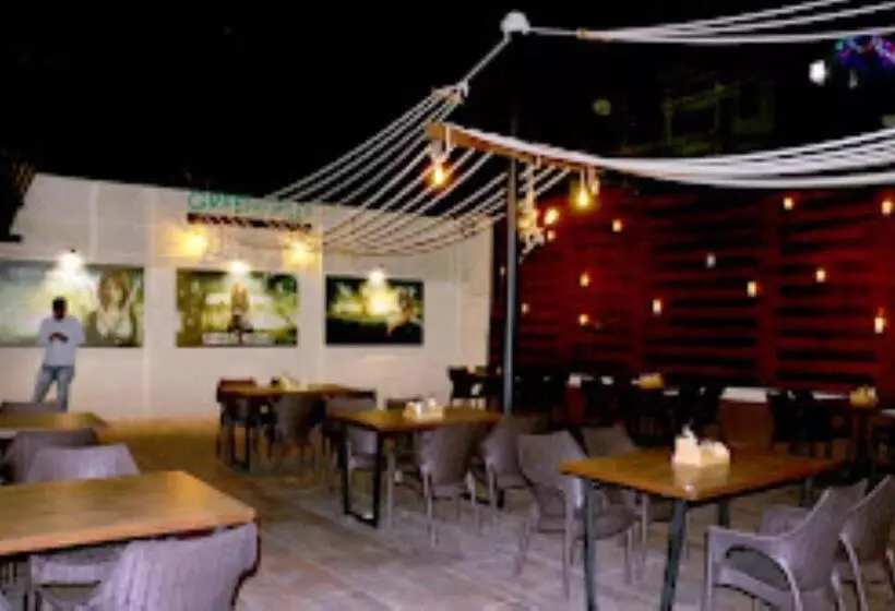 Hotelli Green Field, Satara