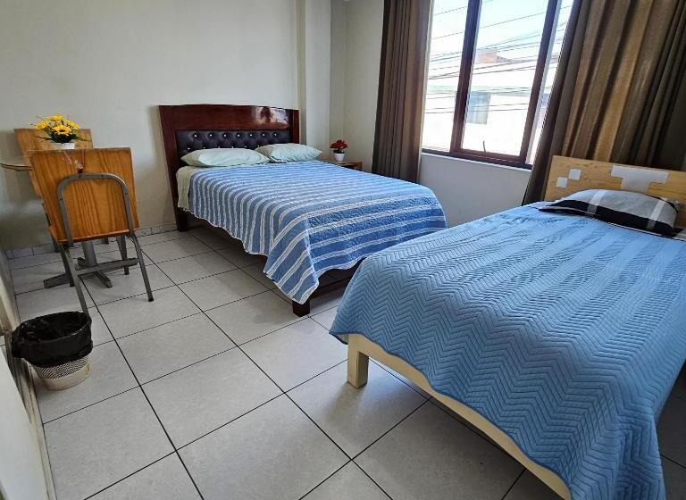 هتل Hostal Santa Barbara