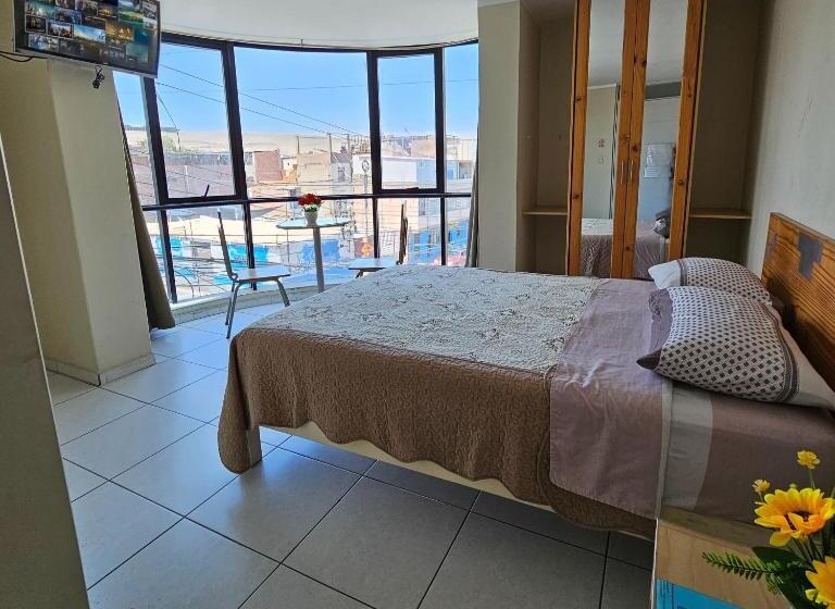 هتل Hostal Santa Barbara