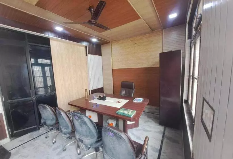 ホテル Oyo Ashiyana Guest House