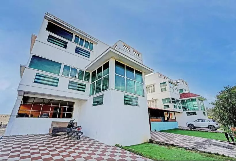 ホテル Oyo Flagship Ecr Goa Beach Resort