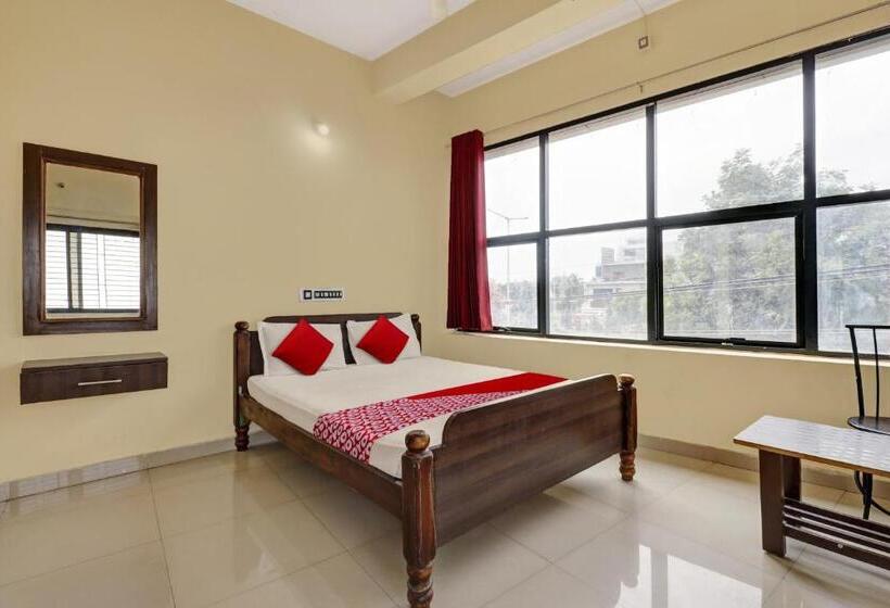 בית מלון כפרי Oyo Mohith Lodge