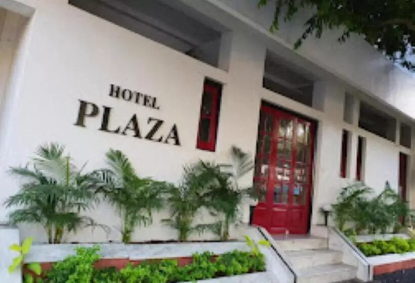 ホテル Plaza, Jalgaon