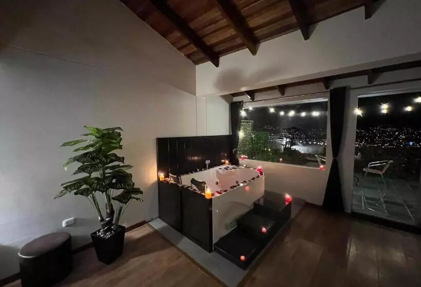 هتل The Balcony