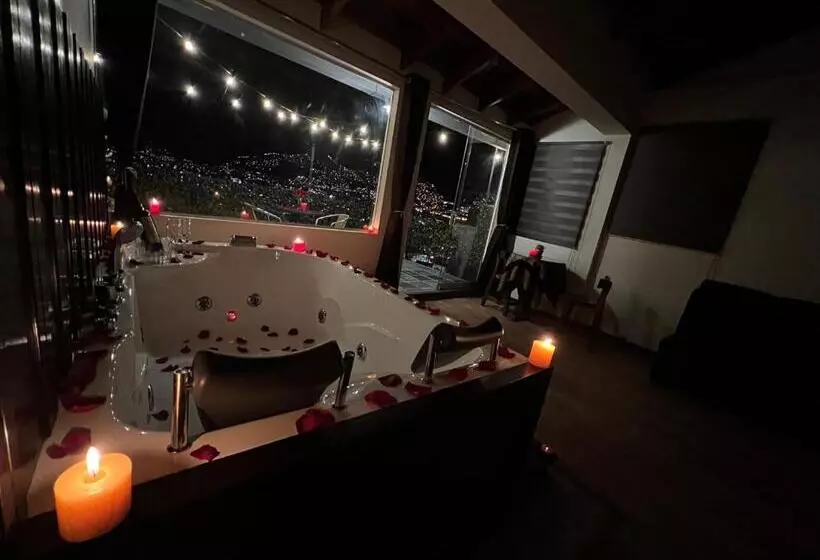 هتل The Balcony