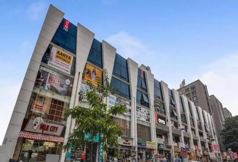 Oyo Hotel Green City