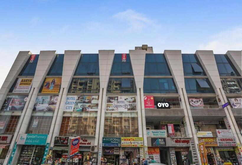 Oyo Hotel Green City