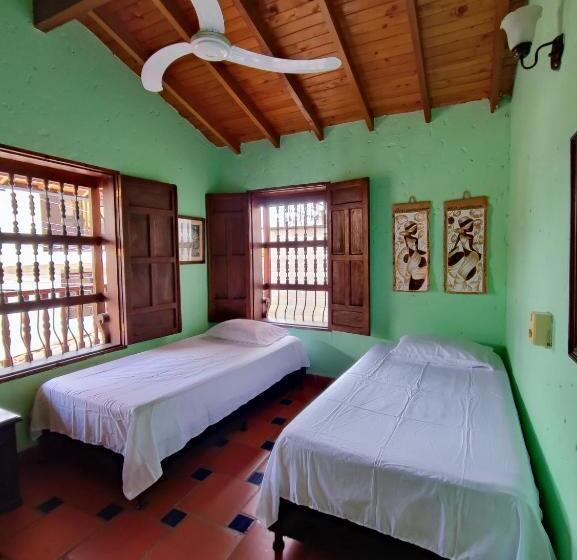 پانسیون Hostal La Pola