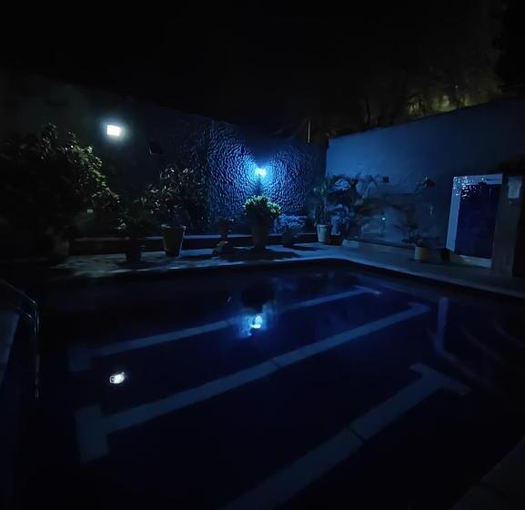 پانسیون Hostal La Pola