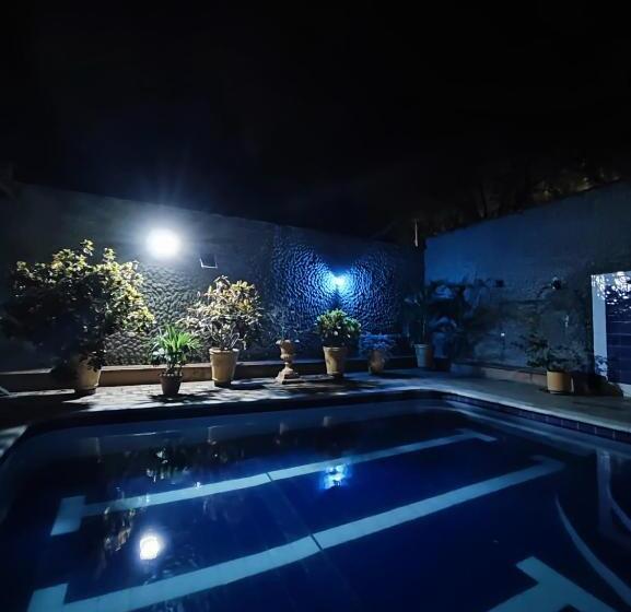 پانسیون Hostal La Pola