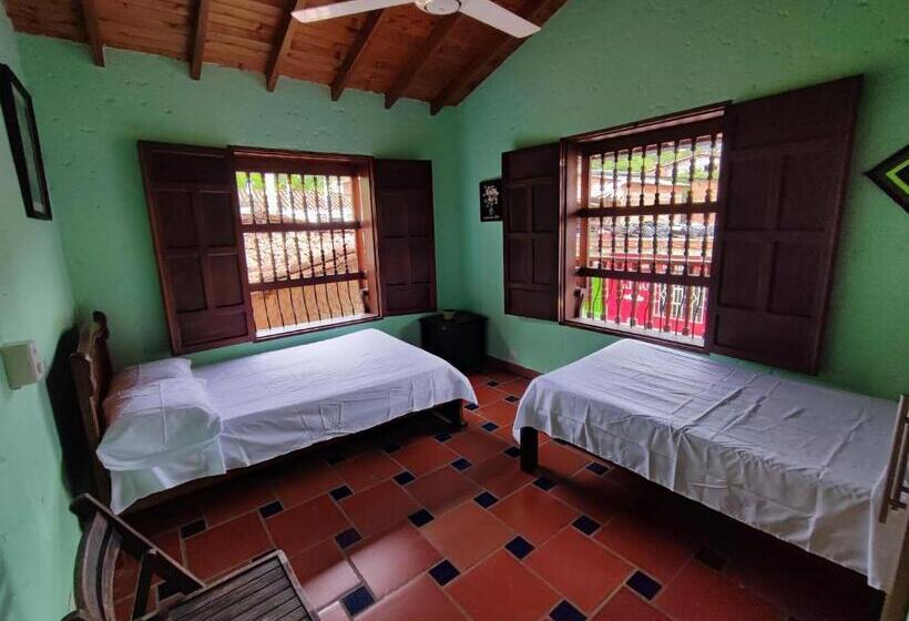 پانسیون Hostal La Pola