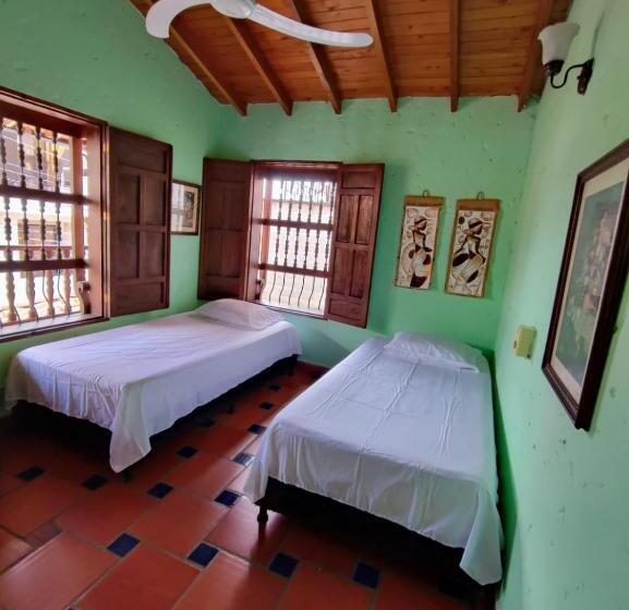 پانسیون Hostal La Pola