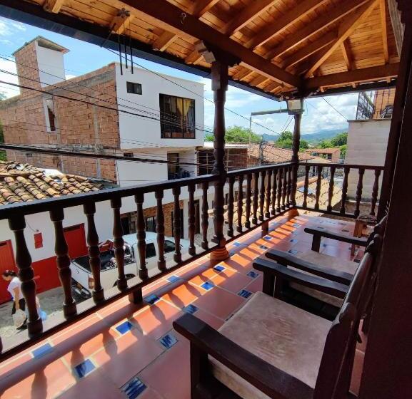 پانسیون Hostal La Pola