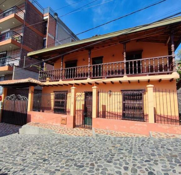 پانسیون Hostal La Pola