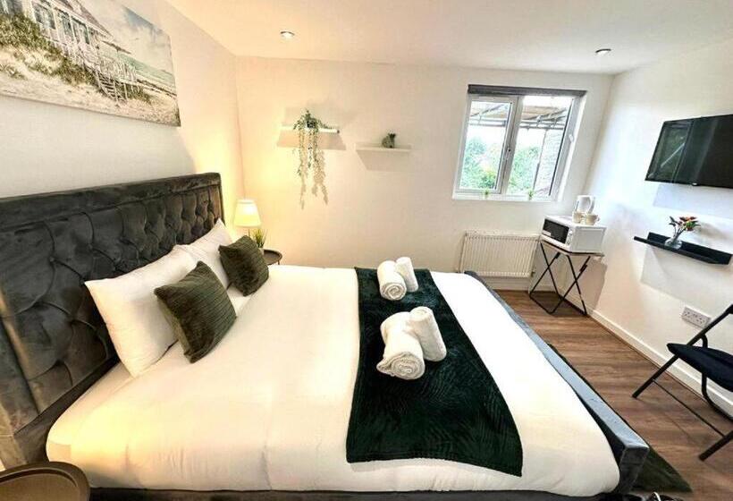 פנסיון Hounslow Suites   Tw3