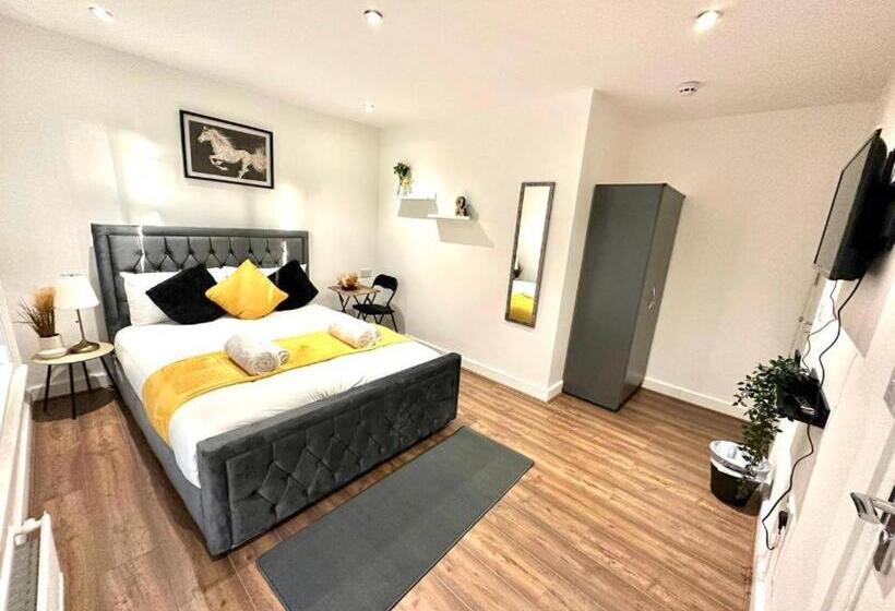 膳宿费 Hounslow Suites   Tw3