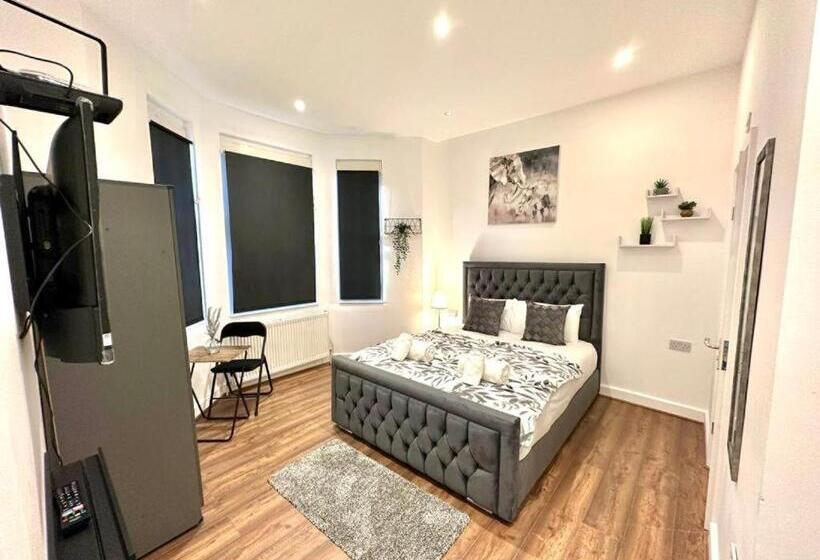 פנסיון Hounslow Suites   Tw3