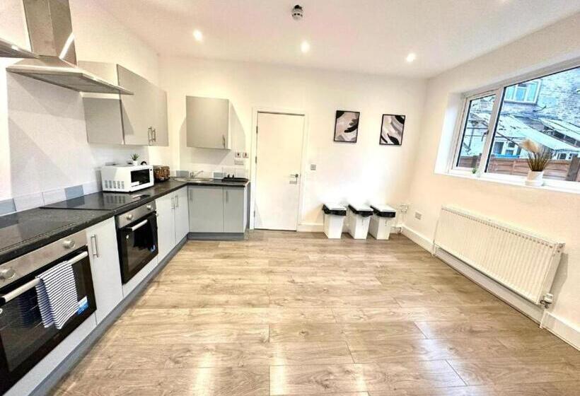 膳宿费 Hounslow Suites   Tw3