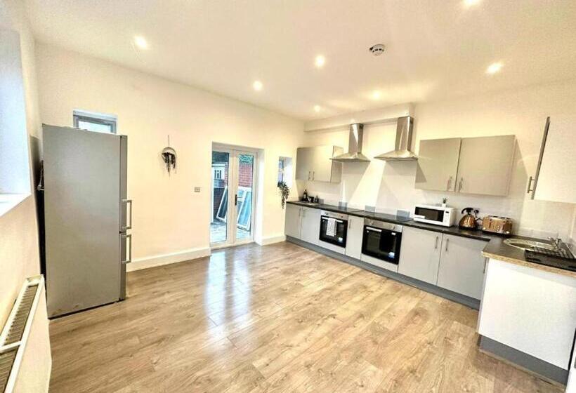 ペンション Hounslow Suites   Tw3