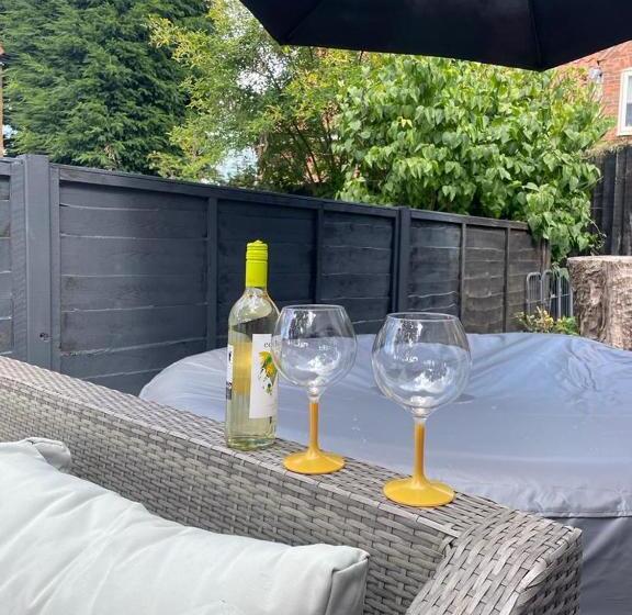 بنسيون East Bridgford Summerhouse Inc Spa And Treatments