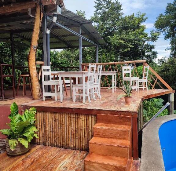 هاستل Raindance