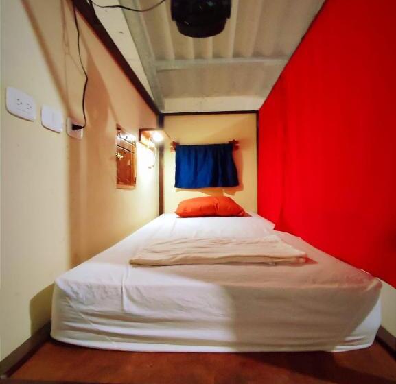 هاستل Raindance