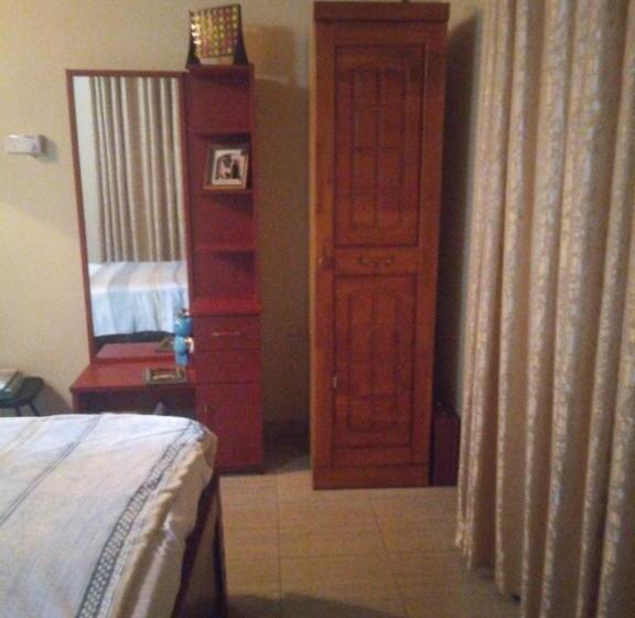 Blossoms Apartment 20 Min From Air Port