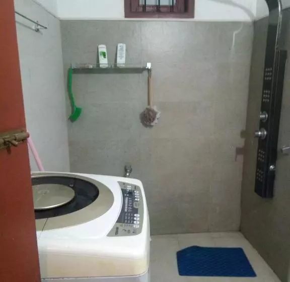 Blossoms Apartment 20 Min From Air Port