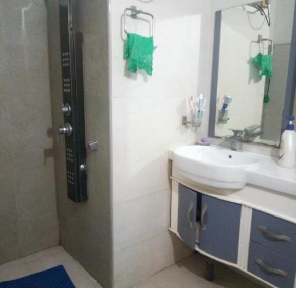 Blossoms Apartment 20 Min From Air Port