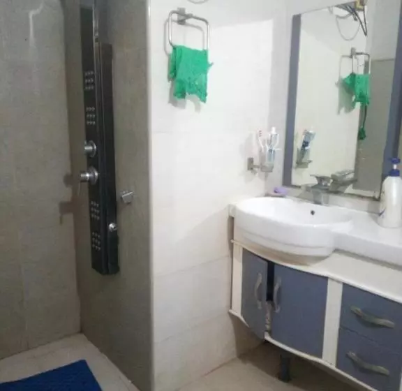 Blossoms Apartment 20 Min From Air Port