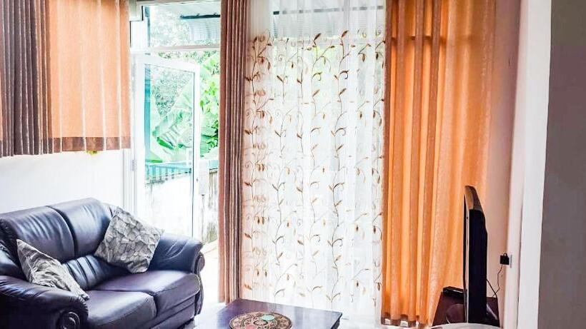 Blossoms Apartment 20 Min From Air Port