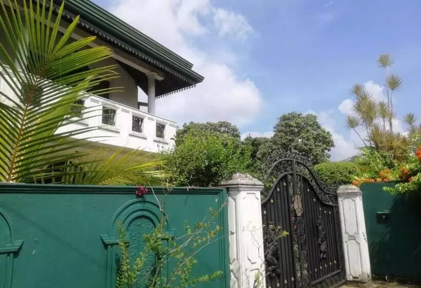 Blossoms Apartment 20 Min From Air Port