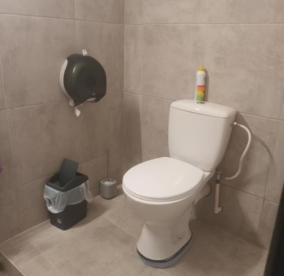 هتل کپسول Shrimpys Laundry ,hostel And Yacht Support