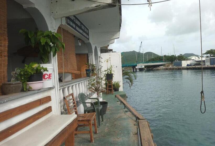 هتل کپسول Shrimpys Laundry ,hostel And Yacht Support