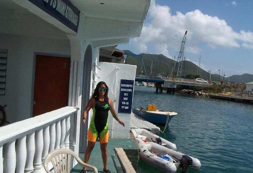 هتل کپسول Shrimpys Laundry ,hostel And Yacht Support