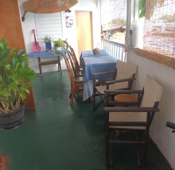 هتل کپسول Shrimpys Laundry ,hostel And Yacht Support