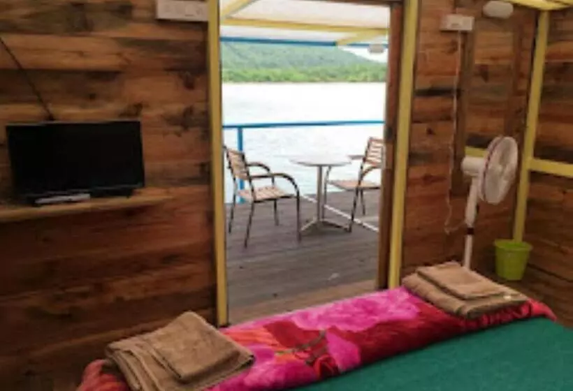 ホテル House On Waves Malvan