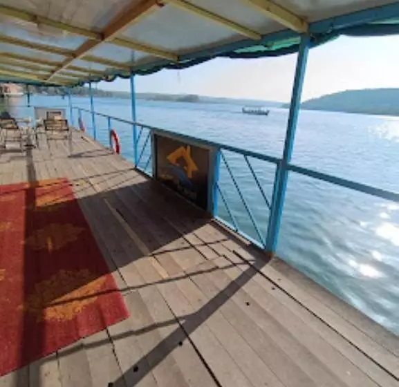 ホテル House On Waves Malvan