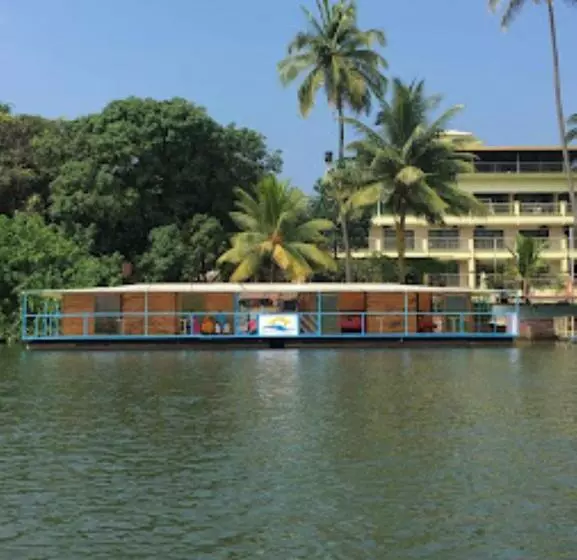 ホテル House On Waves Malvan
