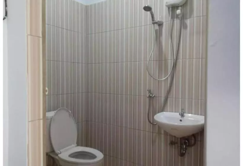 Hotelli Oyo 93341 Ananda Homestay Syariah