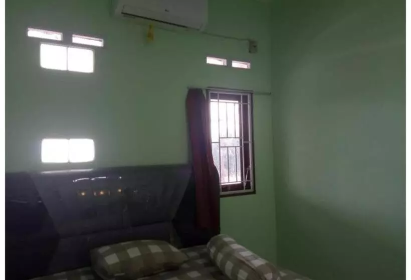 Hotelli Oyo 93341 Ananda Homestay Syariah