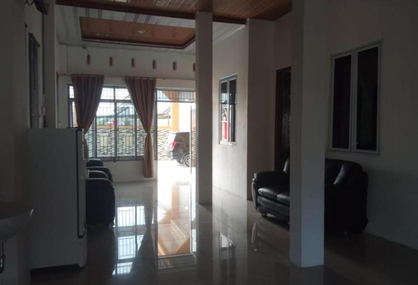 ホテル Oyo 93341 Ananda Homestay Syariah