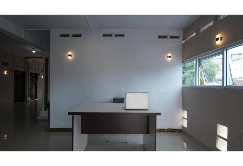 ホテル Oyo 93341 Ananda Homestay Syariah