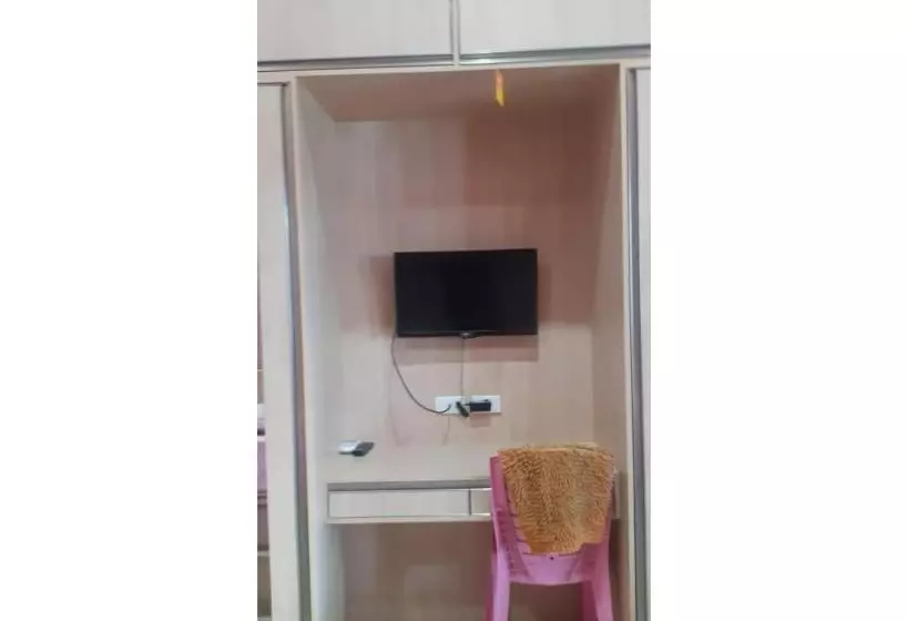 Hotelli Oyo 93341 Ananda Homestay Syariah