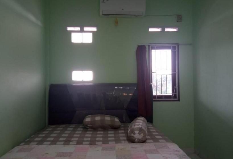 ホテル Oyo 93341 Ananda Homestay Syariah