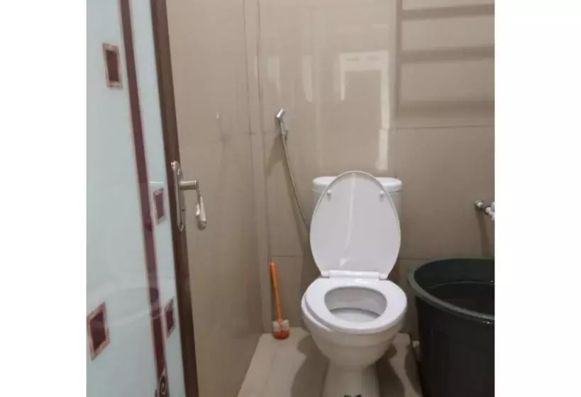 Hotelli Oyo 93341 Ananda Homestay Syariah